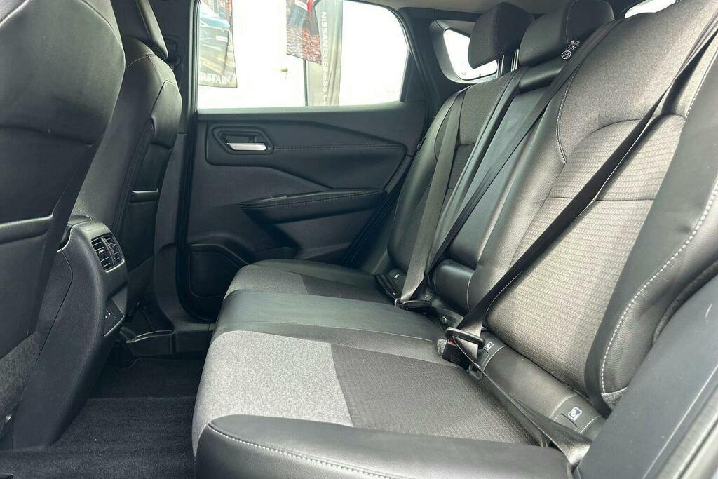 Nissan Qashqai 1.3 Dig-t Mh N-connecta Glass Roof Hatchback Black #17