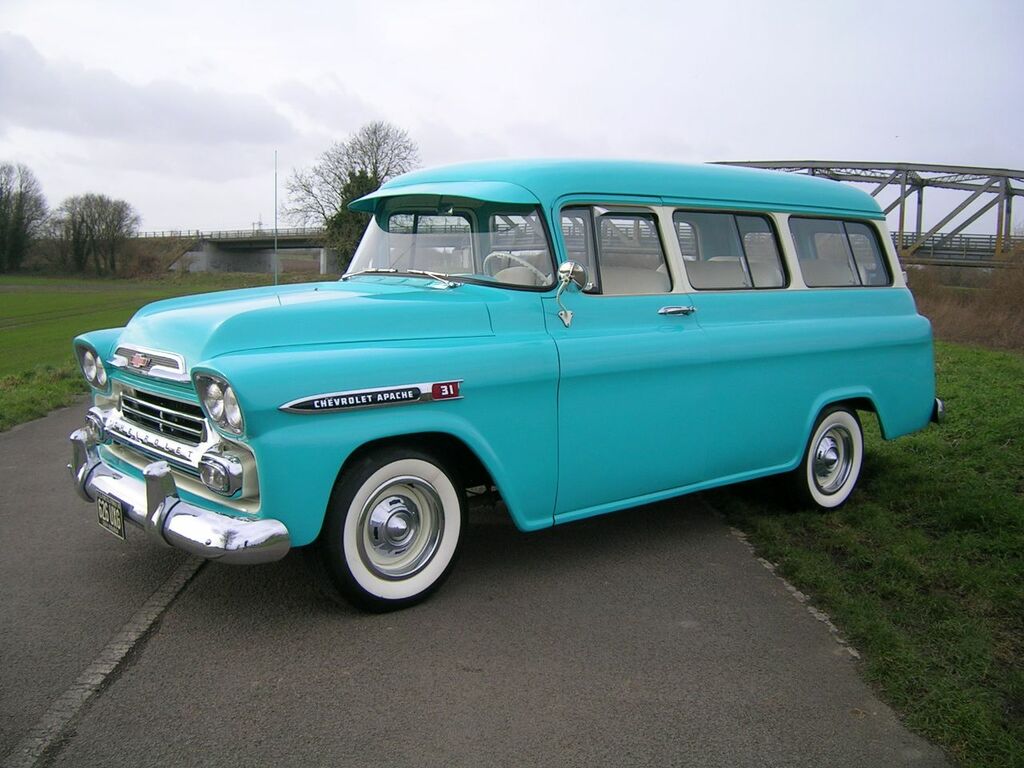 Chevrolet Suburban Apache Blue