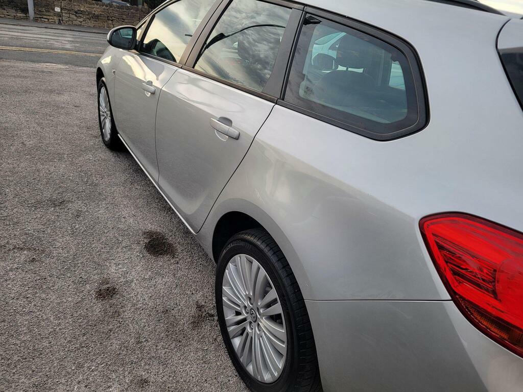Vauxhall Astra Estate 2.0 Cdti Sri Sports Tourer Euro 5 Ss Silver #9