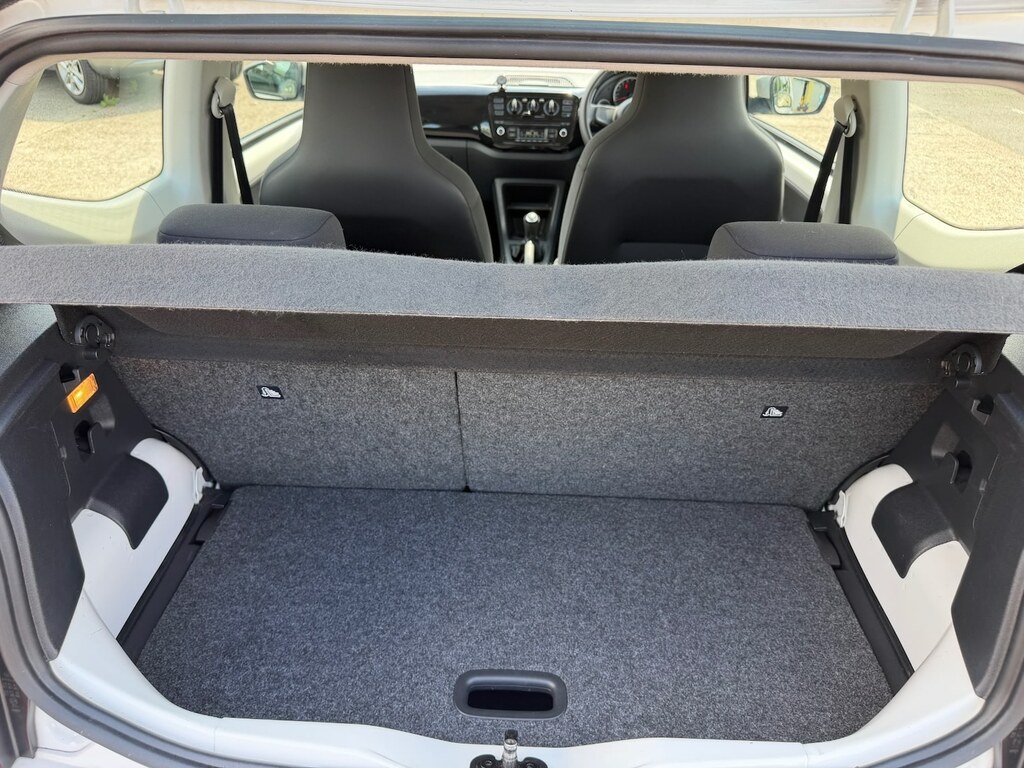 Volkswagen Up 1.0 Club Up Black #17