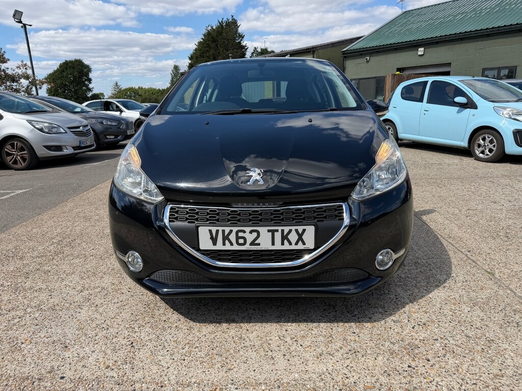 Peugeot 208 1.2 Vti Active Black #2