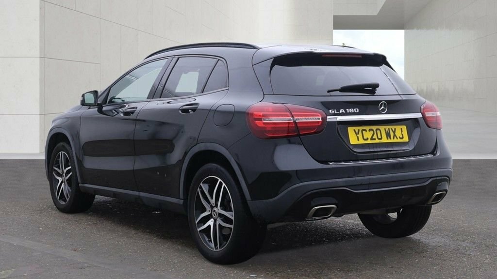 Mercedes-Benz GLA Class 1.6L Urban Edition Black #3