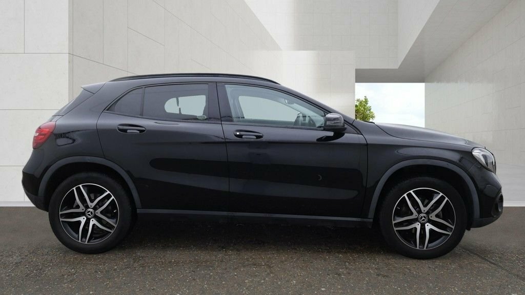 Mercedes-Benz GLA Class 1.6L Urban Edition Black #5