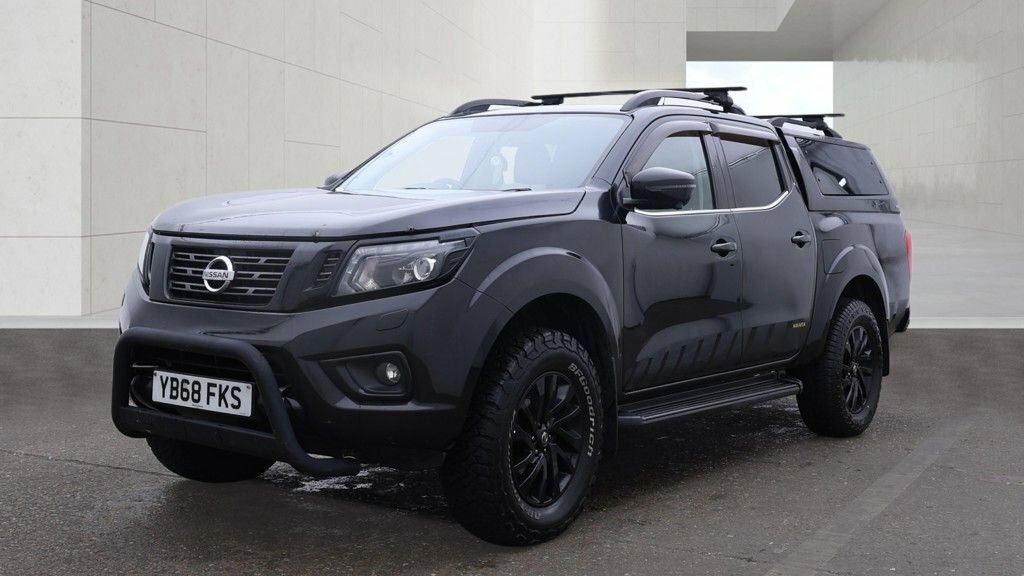 Nissan Navara 2.3L N-guard Black #2