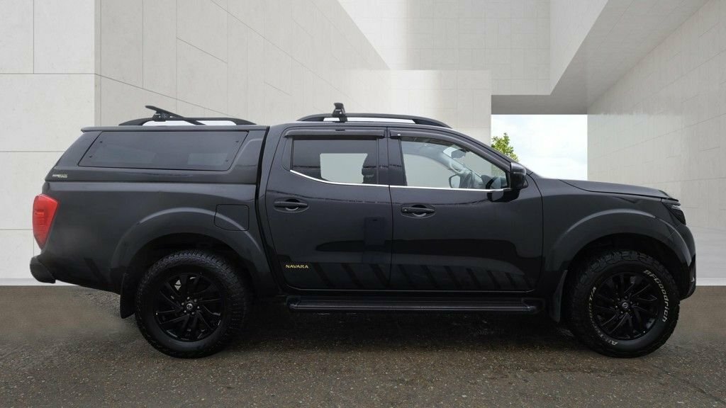 Nissan Navara 2.3L N-guard Black #5