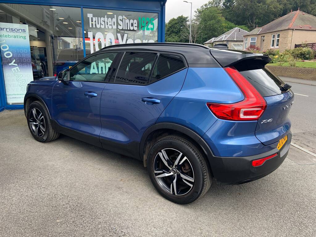 Volvo XC40 1.5 163Ps T3 R-design Blue #4