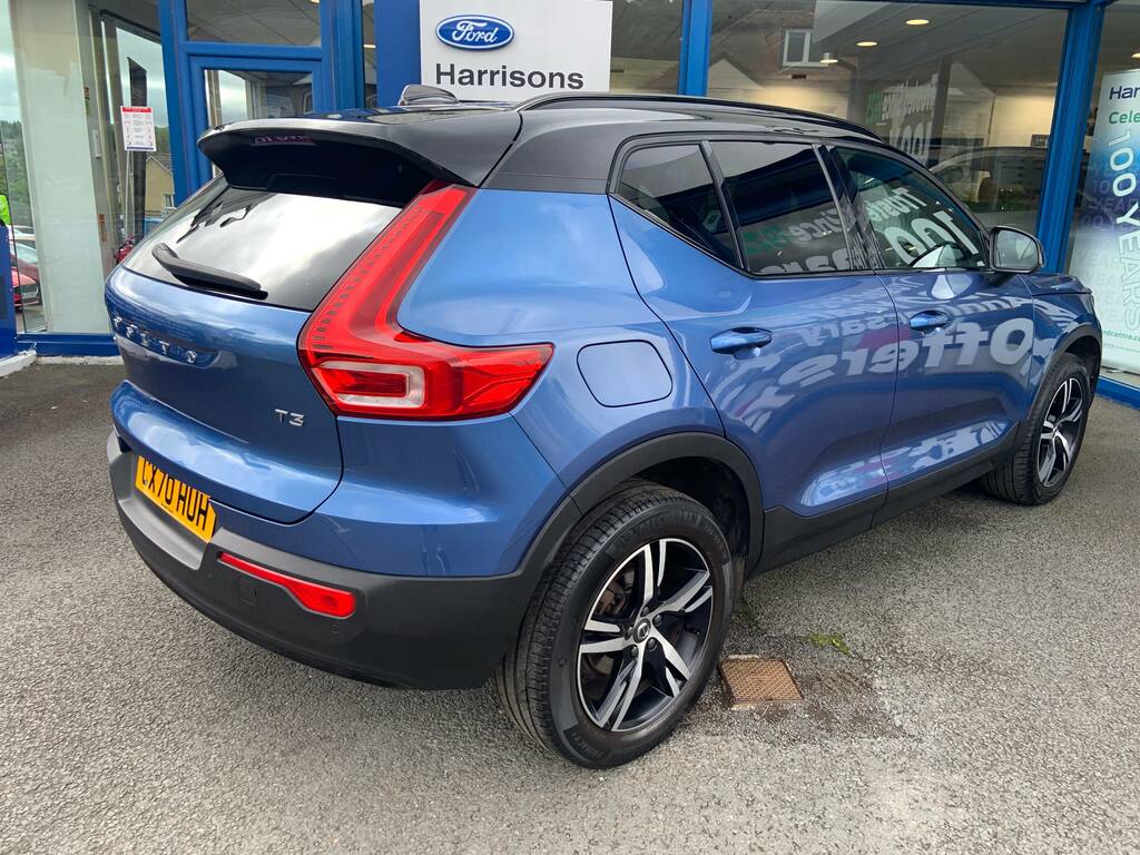 Volvo XC40 1.5 163Ps T3 R-design Blue #2