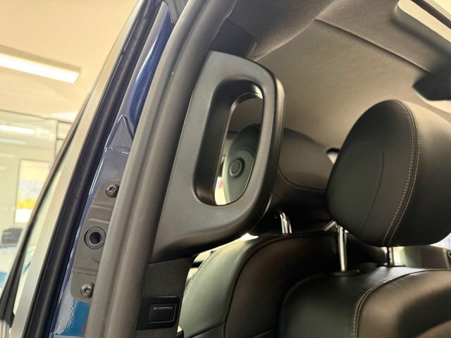 Mercedes-Benz V Class 2.0L D Amg Line 7 Seats Pan Roof Full Nappa Leathe Black #38