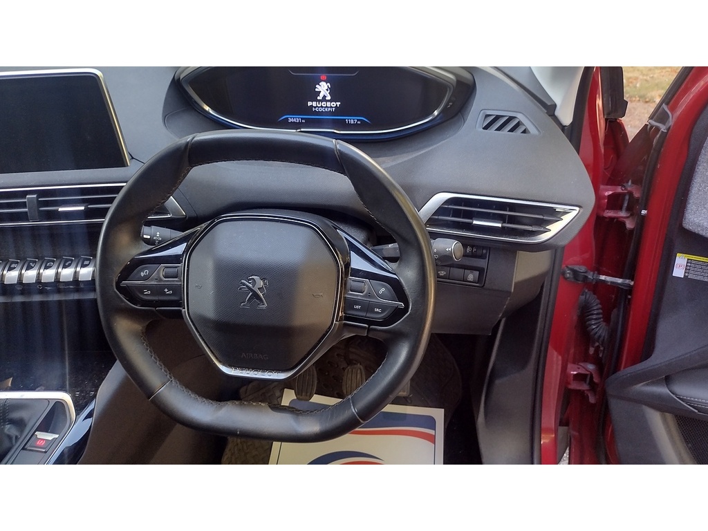 Peugeot 3008 Bluehdi Allure Red #6