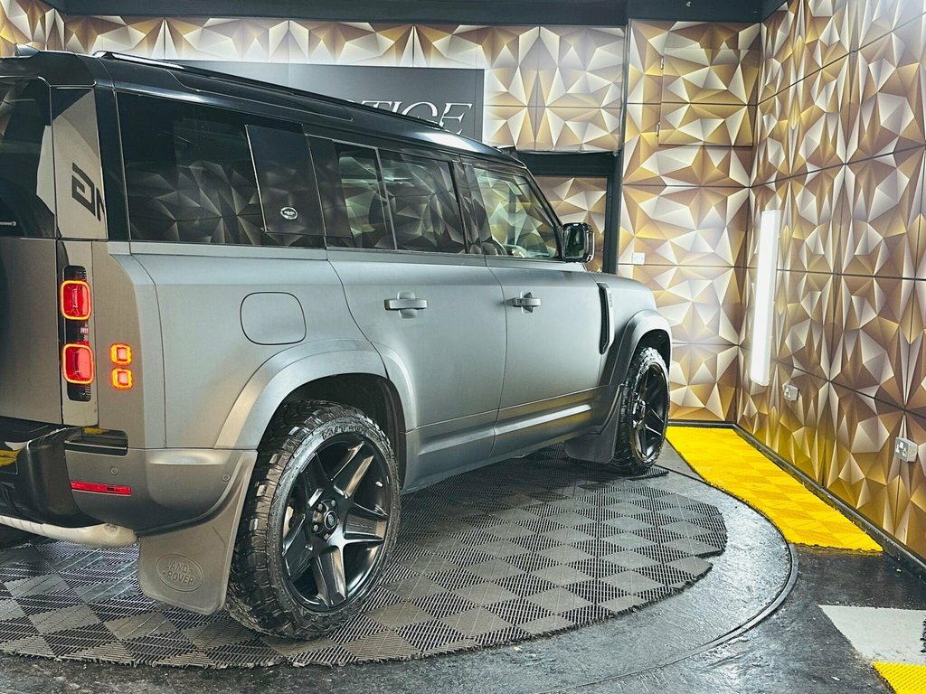 Land Rover Defender 110 Estate Silver #38