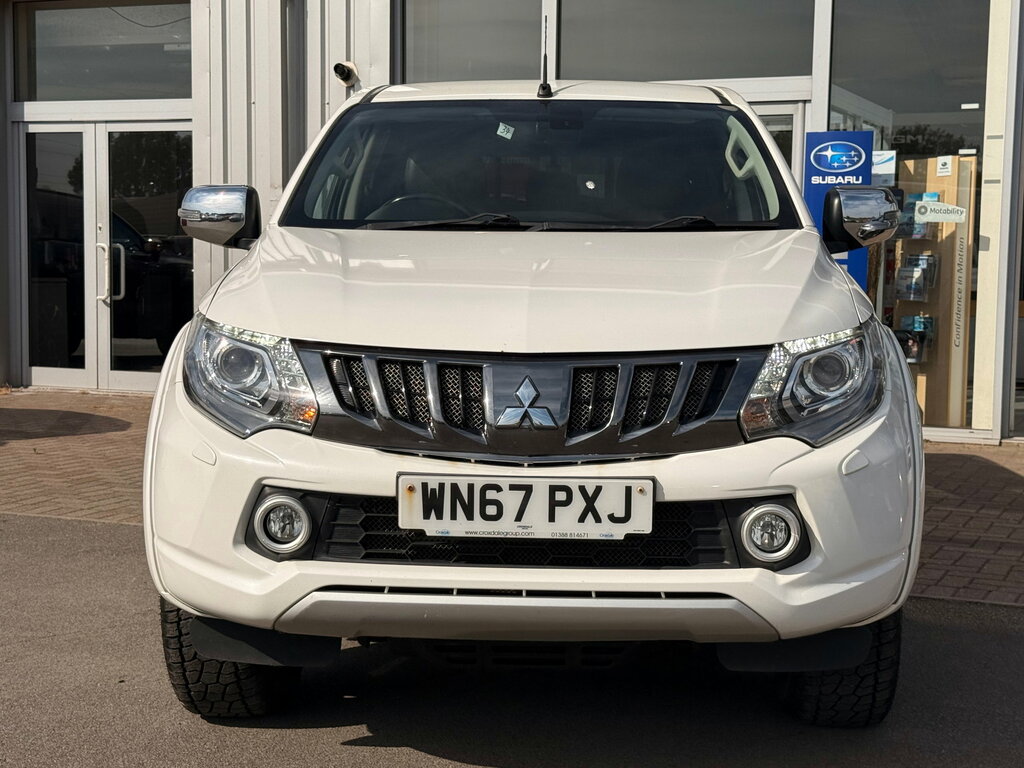 Mitsubishi L200 2.4 Di-d Dc Barbarian Pickup Double Cab White #2
