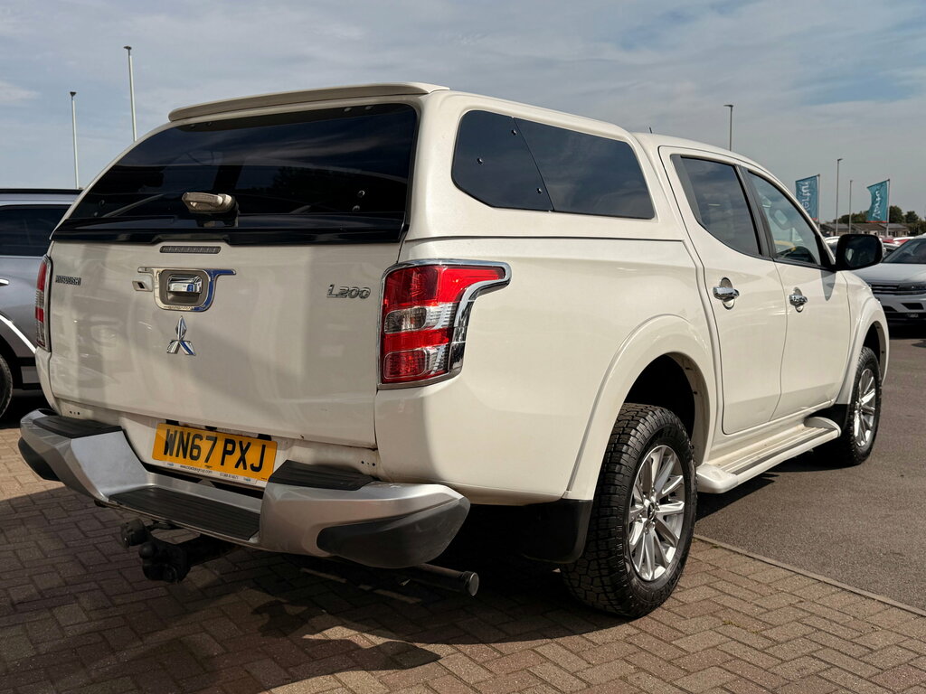 Mitsubishi L200 2.4 Di-d Dc Barbarian Pickup Double Cab White #4