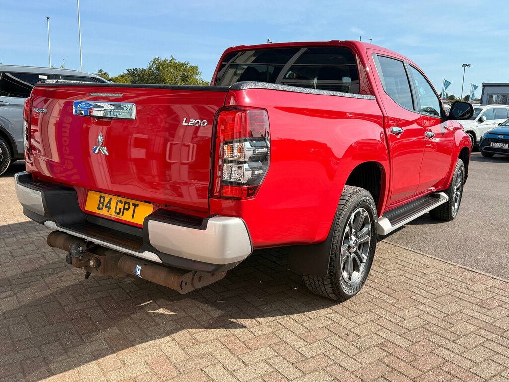 Mitsubishi L200 2.2 Di-d Dc Barbarian Pickup Double Cab Red #2