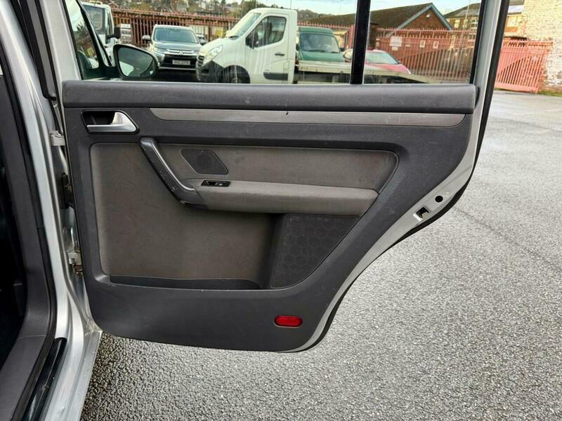 Volkswagen Touran 2011 2.0 Se Tdi 142 Bhp Silver #35