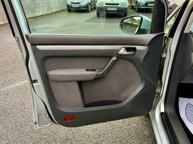Volkswagen Touran 2011 2.0 Se Tdi 142 Bhp Silver #37