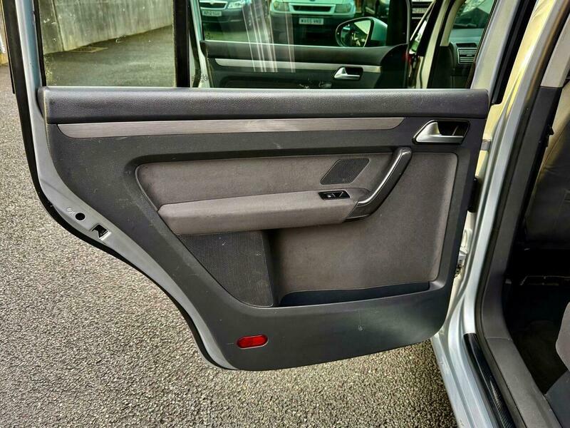 Volkswagen Touran 2011 2.0 Se Tdi 142 Bhp Silver #36