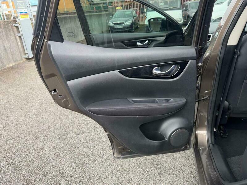 Nissan Qashqai 1.2 Tekna Dig-t Xtronic 113 Bhp Black #37