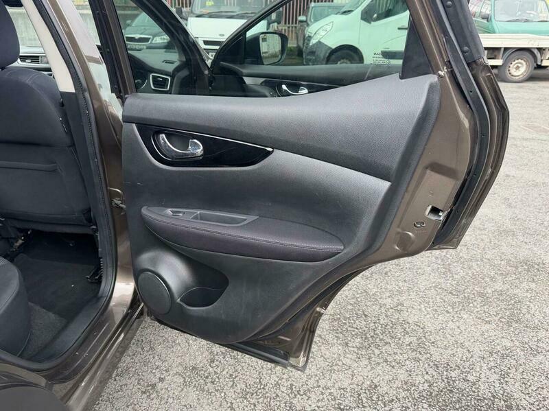 Nissan Qashqai 1.2 Tekna Dig-t Xtronic 113 Bhp Black #34