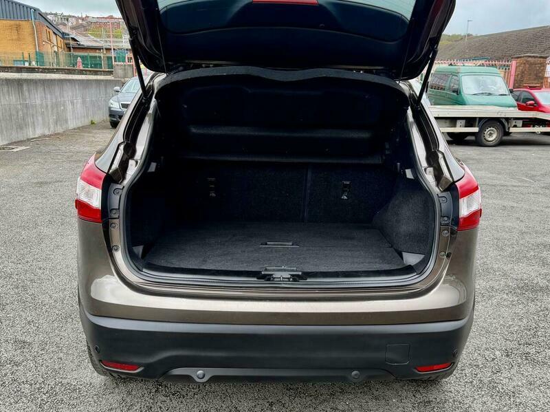 Nissan Qashqai 1.2 Tekna Dig-t Xtronic 113 Bhp Black #46
