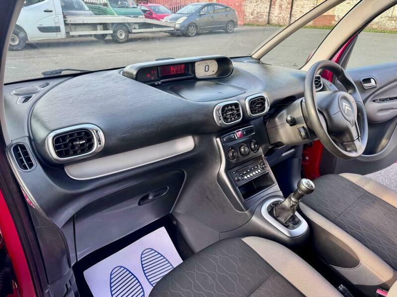 Citroen C3 Picasso 1.6 Bluehdi Platinum Estate Red #28