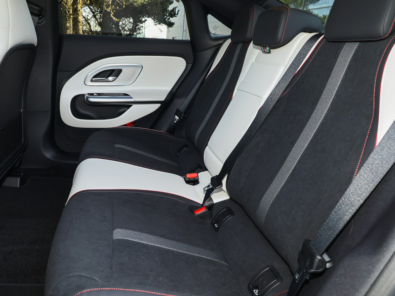 Mercedes-Benz CLA Class Cla 200 Amg Line Executive Black #6