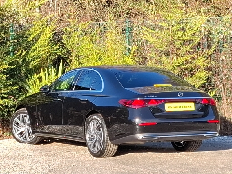 Mercedes-Benz E Class E220d Exclusive Premium 9G-tronic Black #2