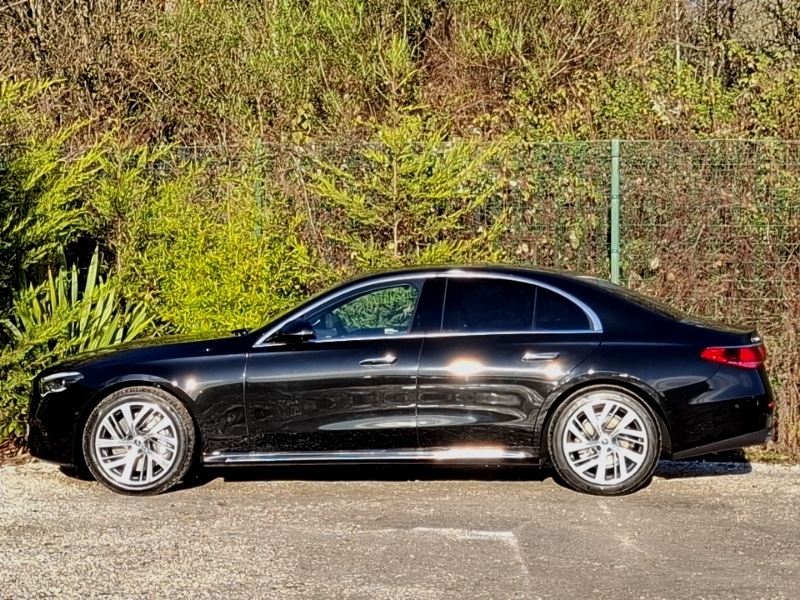 Mercedes-Benz E Class E220d Exclusive Premium 9G-tronic Black #4