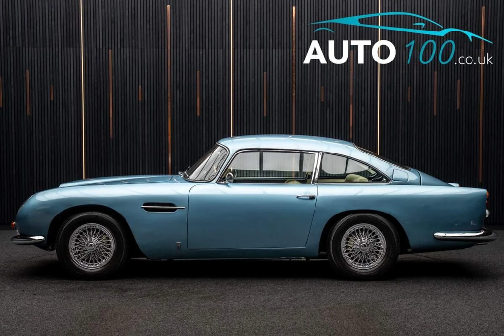 Aston Martin DB5 . Blue #6