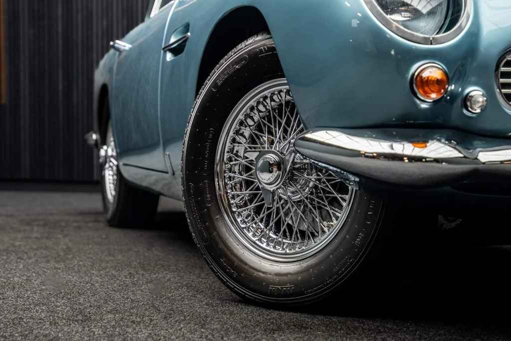 Aston Martin DB5 . Blue #4