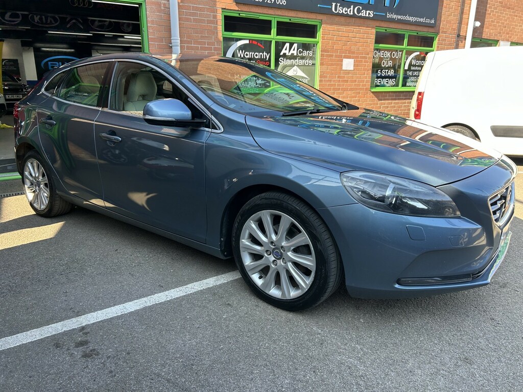 Volvo V40 Hatchback 1.6 D2 Se Lux Nav 201262 Blue