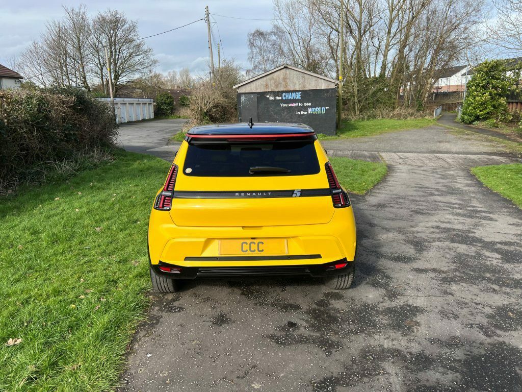 Renault 5 E-Tech Hatchback 110Kw Iconic 5 Comfort Range Yellow #4