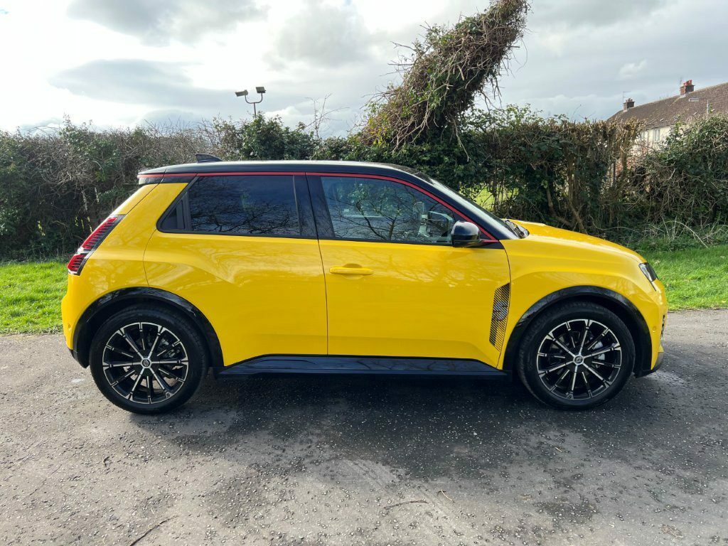 Renault 5 E-Tech Hatchback 110Kw Iconic 5 Comfort Range Yellow #2