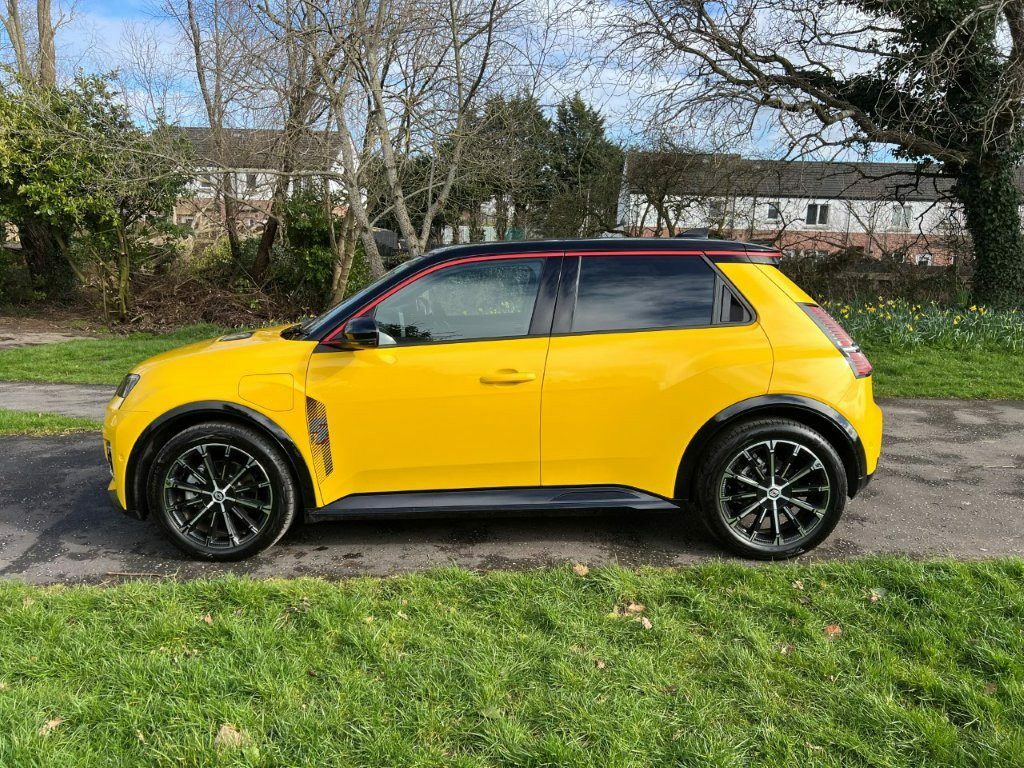 Renault 5 E-Tech Hatchback 110Kw Iconic 5 Comfort Range Yellow #6