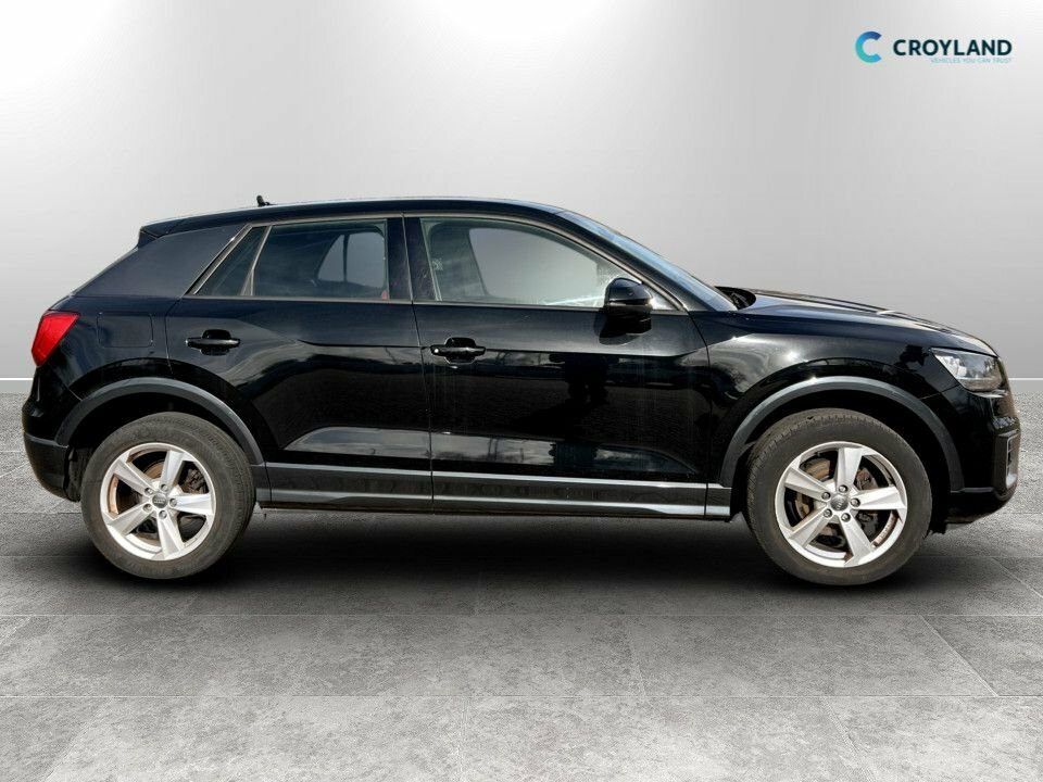Audi Q2 1L Sport Black #2