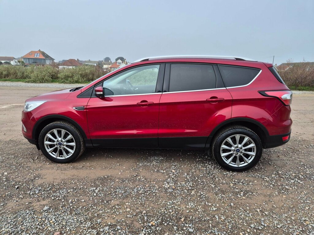 Ford Kuga Titanium Edition Red