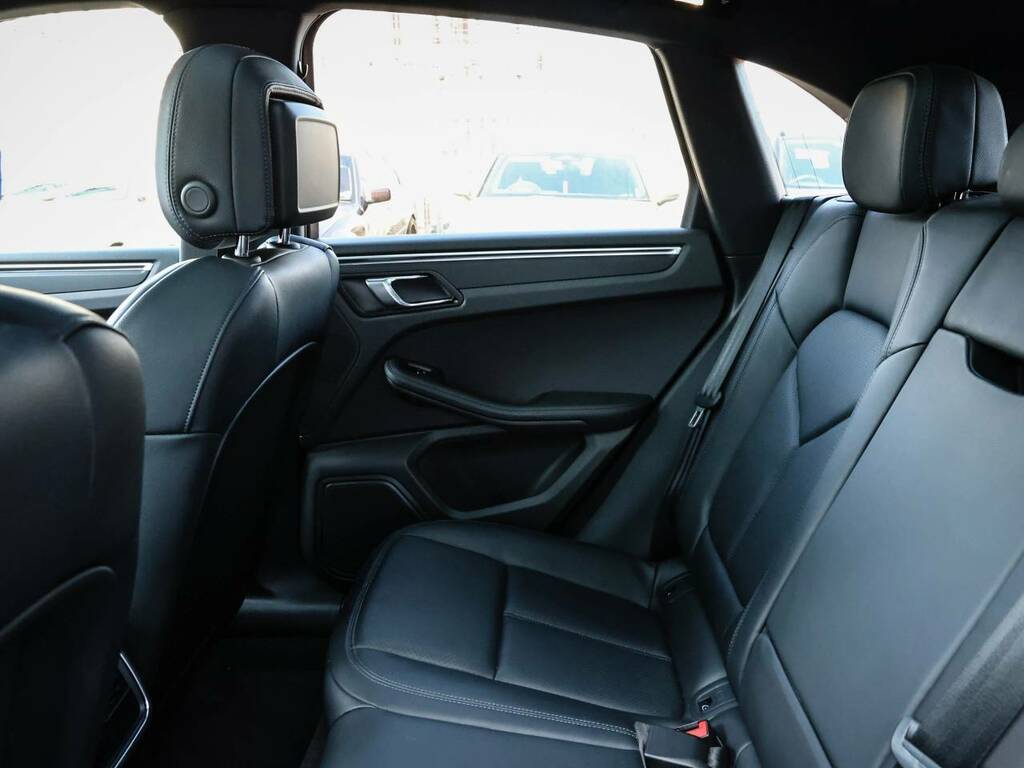 Porsche Macan My23 Red #5