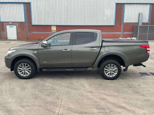 Mitsubishi L200 Di-d Dc Titan Pickup Green #6