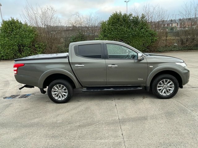Mitsubishi L200 Di-d Dc Titan Pickup Green #5