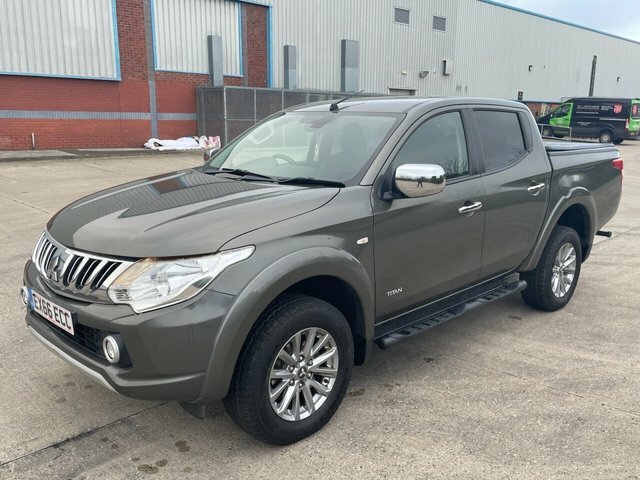Mitsubishi L200 Di-d Dc Titan Pickup Green #2