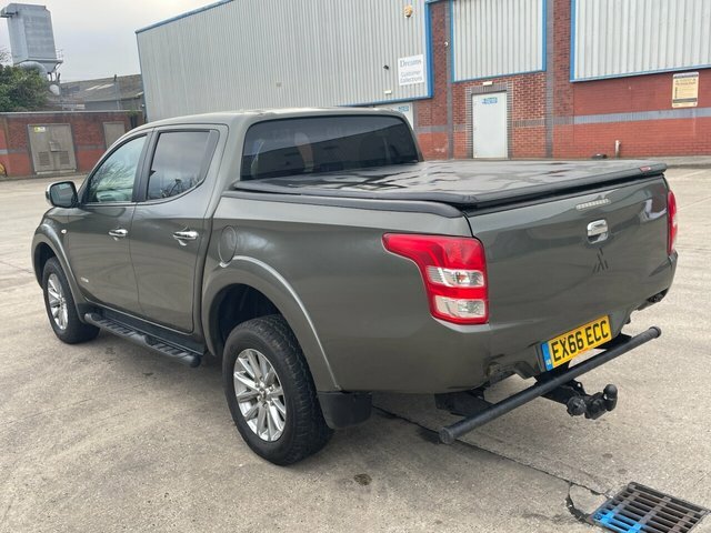 Mitsubishi L200 Di-d Dc Titan Pickup Green #4