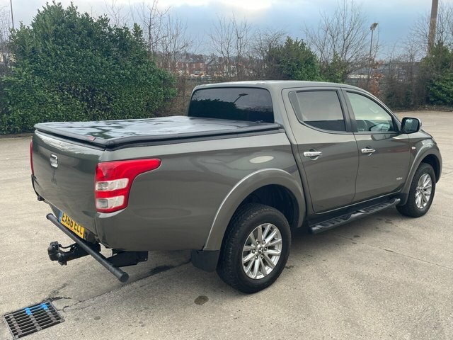Mitsubishi L200 Di-d Dc Titan Pickup Green #3