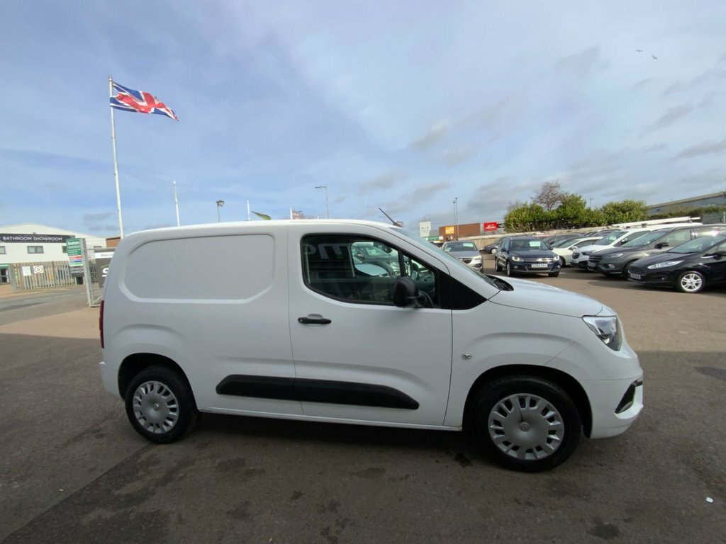 Vauxhall Combo 1.6L Sportive White #5