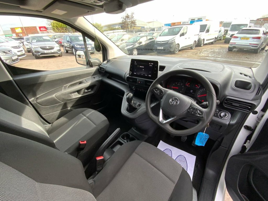 Vauxhall Combo 1.6L Sportive White #2