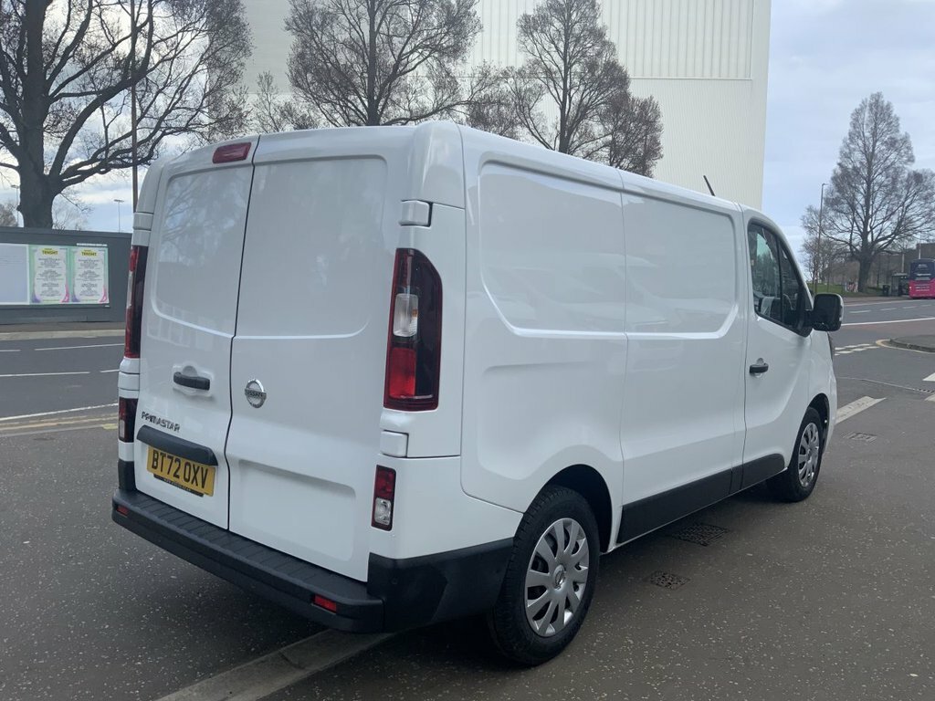Nissan Primastar 2L Acenta White #5