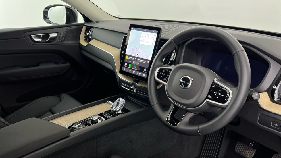 Volvo XC60 Plus White #4