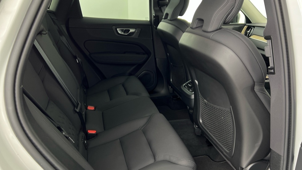 Volvo XC60 Plus White #6