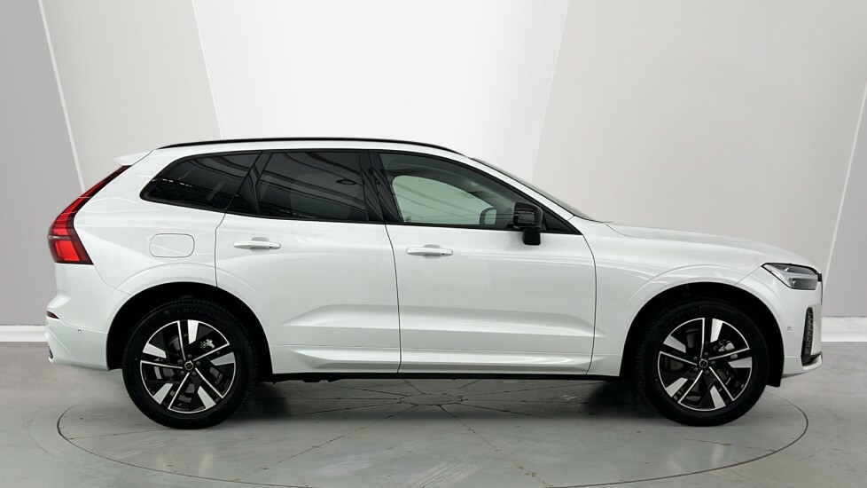 Volvo XC60 Plus White #3