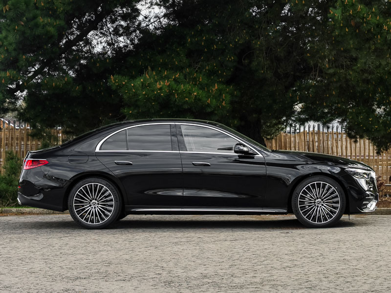 Mercedes-Benz E Class E220d Amg Line Premium Plus 9G-tronic Black #4