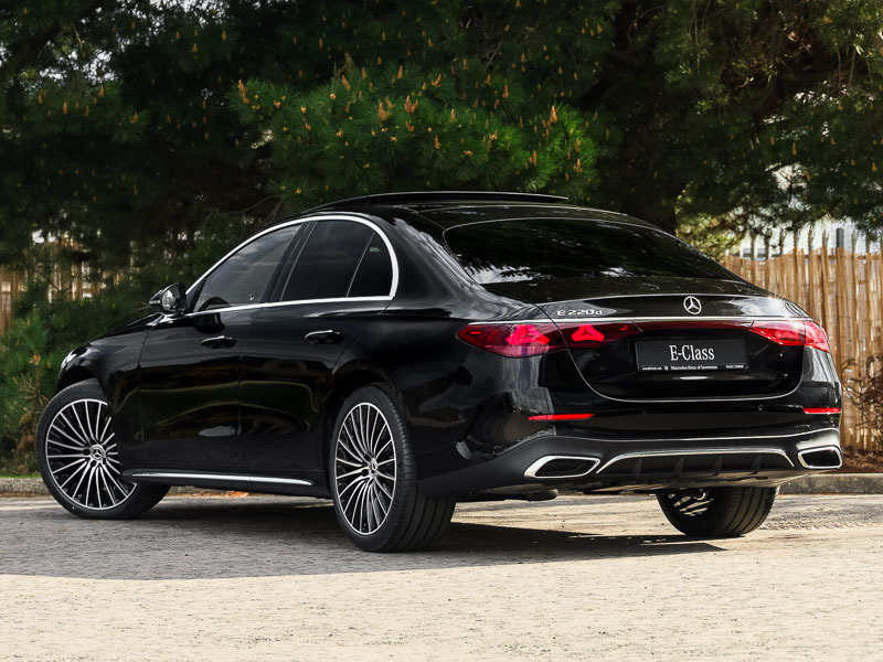 Mercedes-Benz E Class E220d Amg Line Premium Plus 9G-tronic Black #2