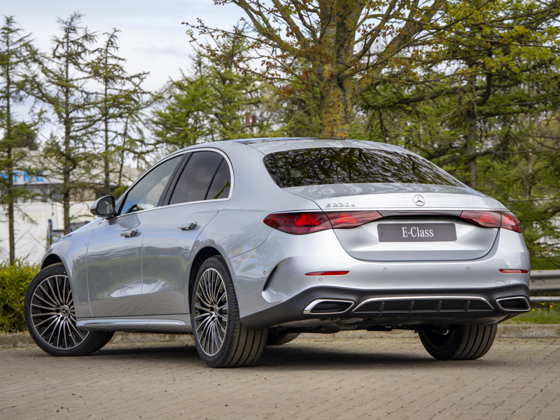 Mercedes-Benz E Class E220d Amg Line Premium Plus 9G-tronic Silver #2